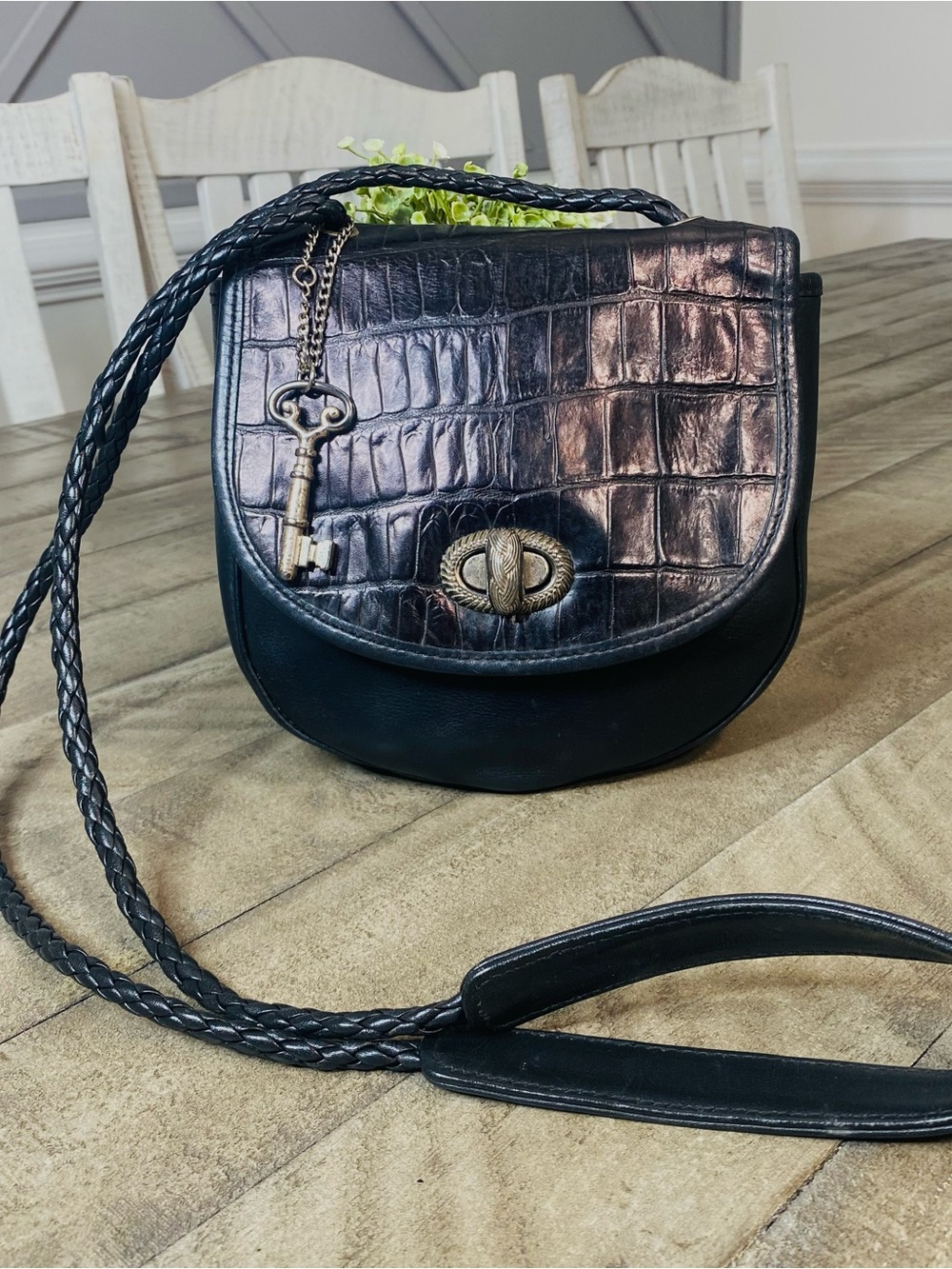 Vintage Fossil Black Croc Embossed Leather Crossbody Saddle Bag Turnlock Key